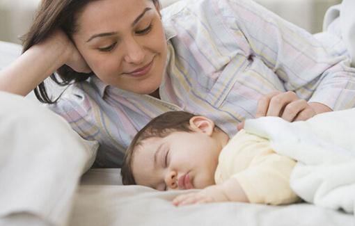 寶寶睡覺時(shí)什么睡姿最好？