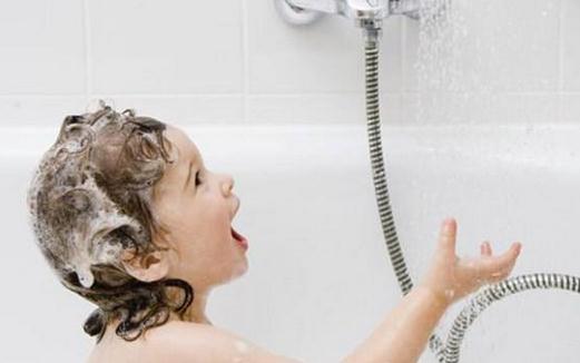 不同發(fā)質(zhì)的人冬季應(yīng)該多久洗一次頭發(fā)?