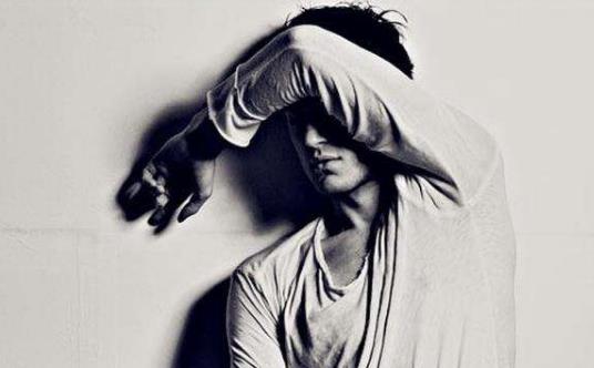 男人撒謊會有這些表現