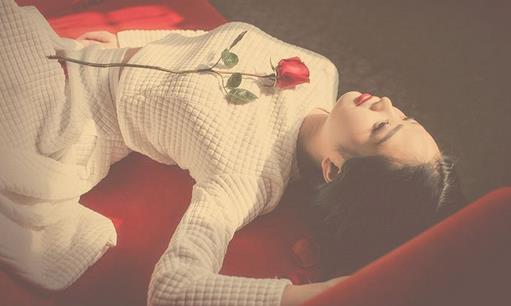 月經(jīng)有血塊是怎么回事