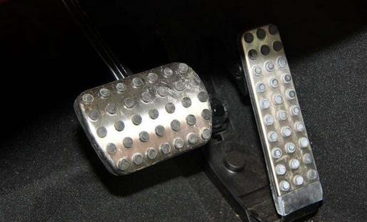 如何防止錯把油門當剎車