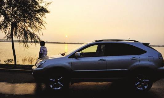 司機(jī)開車門出事故誰負(fù)責(zé)?