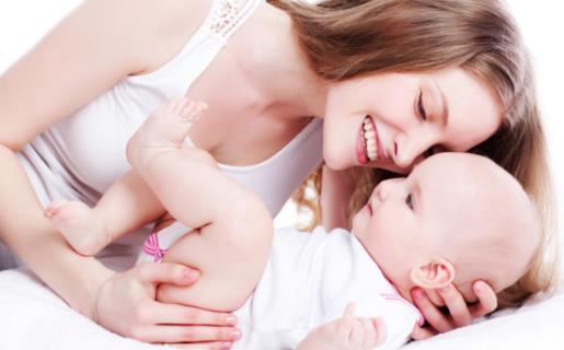 嬰兒躺著吃奶好嗎?