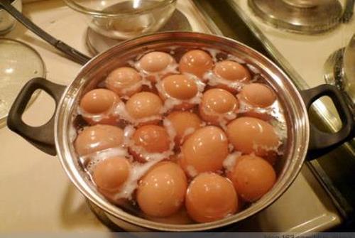 煮雞蛋用熱水還是冷水 生活中這些問題怎么解答