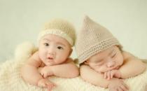 寶寶吐奶是咋回事？寶寶吐奶怎么護理？