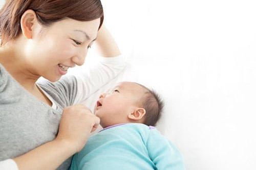 如何訓練寶寶抓東西?