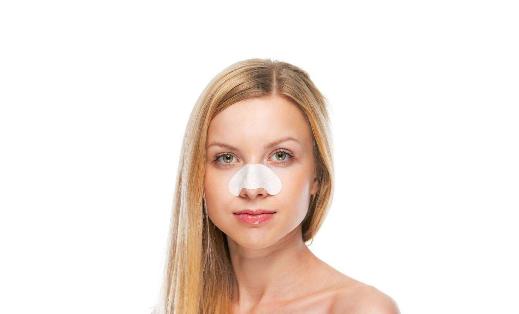 鼻子上的黑頭能擠嗎