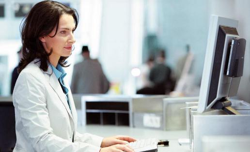 3種坐姿致女性乳房下垂 糾正錯誤姿勢的對策