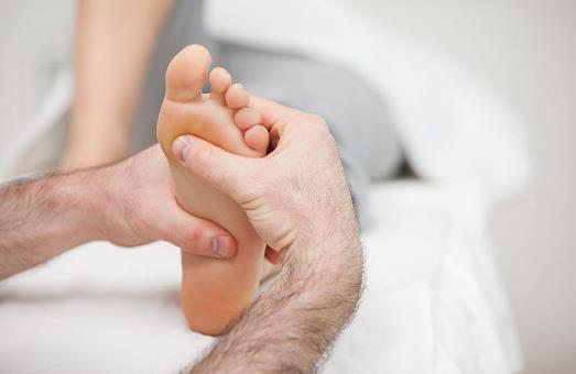 堅持按摩腳心幫你去除百病