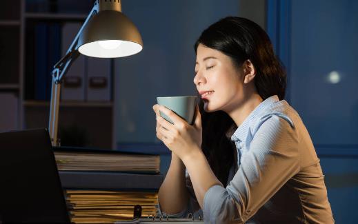 長期熬夜會誘發這些疾病!