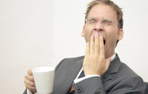每天都無緣無故打哈欠是什么原因
