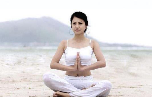 頭發總是油膩到底是怎么回事