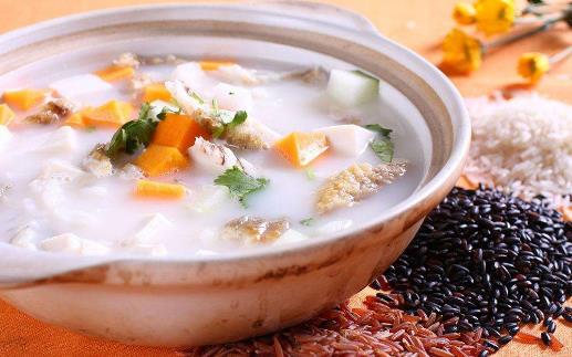 吃湯泡飯也要注意細嚼慢咽!