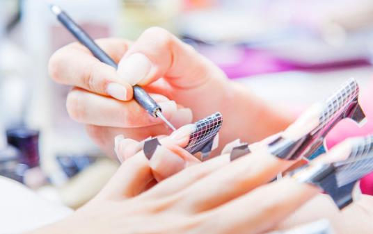 太頻繁美甲給女人帶來的傷害 或致女人皮膚加速老化