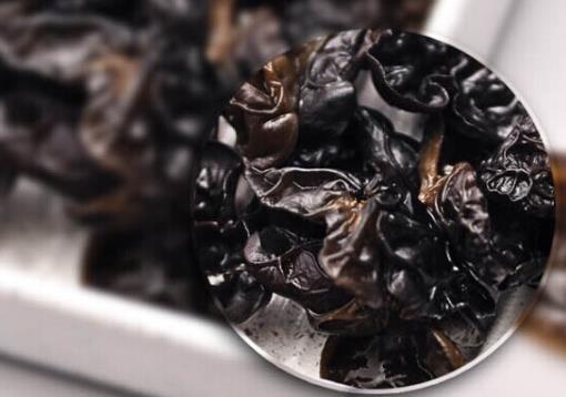 人造木耳的鑒別方法 吃了人造毒木耳會嘔吐腹瀉中毒