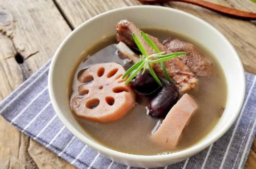 女人經期不適的調節方法 女人經期補血食物推薦