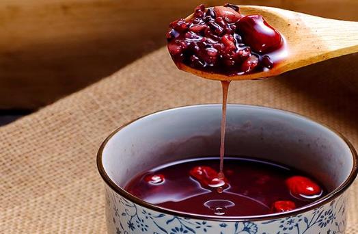 女人經期不適的調節方法 女人經期補血食物推薦