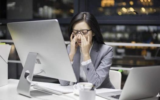 經期熬夜的危害 來例假熬夜后頭暈 這些食物幫你緩解