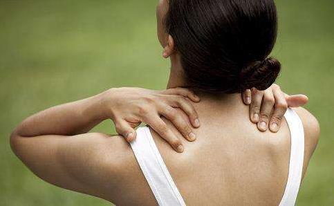 錯誤坐姿會毀了女白領的身材 保持身材的三個方法