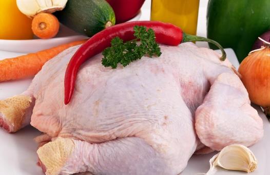 殺雞快速簡單拔毛方法 殺雞拔毛水溫80℃左右最宜