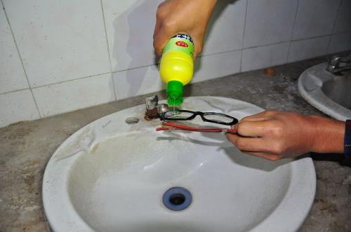 正確清洗眼鏡的方法 學會清洗妙招能保護眼睛