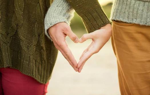 女孩子喜歡你會有的五大表現 表情動作透露好感