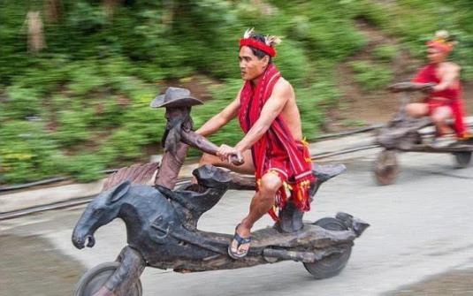 菲律賓一部落的交通工具 造型奇特 剎車完全靠腳