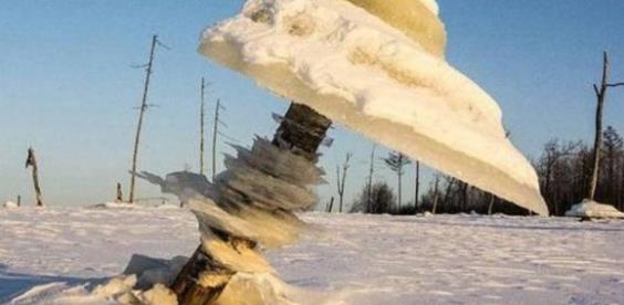 俄羅斯干干凈凈的水庫 一夜之間突然出現“冰蘑菇”