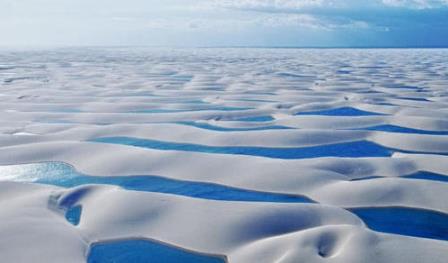 全球最美假沙漠海岸奇觀 百里沙漠里能游泳