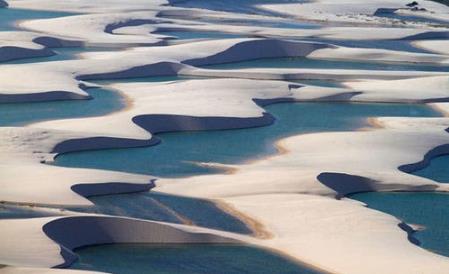 全球最美假沙漠海岸奇觀 百里沙漠里能游泳