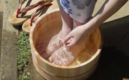 泡腳健康身體 泡腳加這些材料會有特殊的養生效果