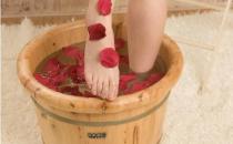 泡腳健康身體 泡腳加這些材料會(huì)有特殊的養(yǎng)生效果