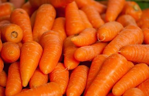 頭發枯燥、脫發怎么辦?醫生:常吃這三物,頭發烏黑柔順