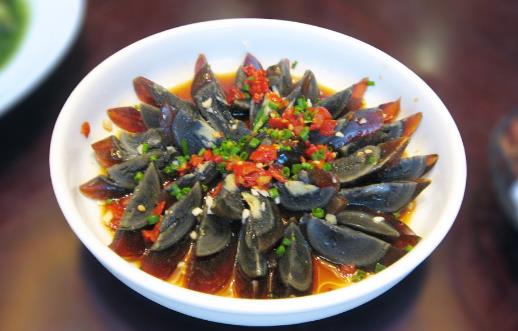 不粘刀,切出美觀的皮蛋!