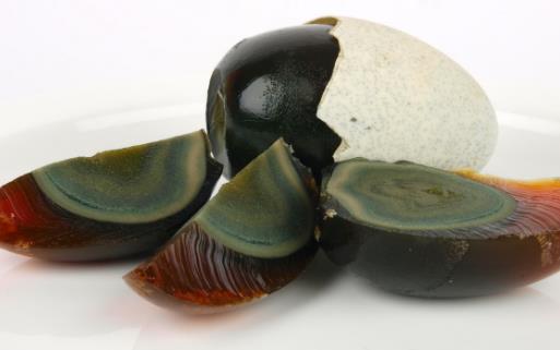 不粘刀,切出美觀的皮蛋!