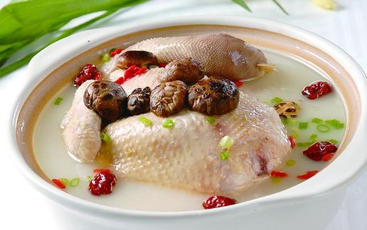 煮雞湯的小竅門 煮出香濃美味又有營養的雞湯