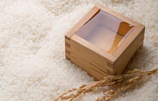 淘米水不但可以是天然去污劑 還能祛油潤膚哦