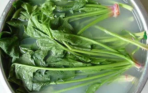 淘米水不但可以是天然去污劑 還能祛油潤膚哦