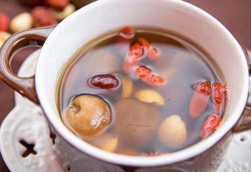 頭發(fā)干枯是氣血不足 試試這些改善身體狀況