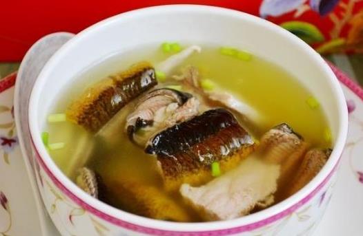 頭發(fā)干枯是氣血不足 試試這些改善身體狀況