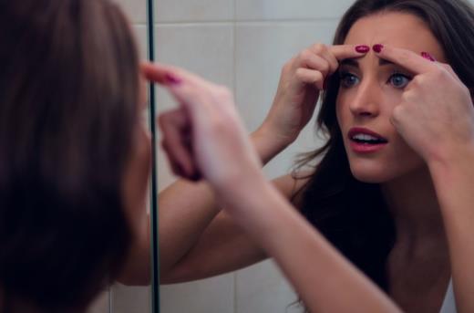 鼻翼兩側(cè)長痘 鼻痘的去除方法