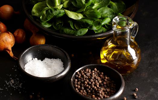 廚房用油 依低溫中溫高溫等不同烹調(diào)方式來(lái)預(yù)備