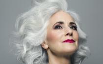 導(dǎo)致白發(fā)的根源因素 頭發(fā)白多吃黑芝麻促近頭發(fā)增長