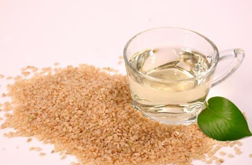 小心這些因素會導(dǎo)致手脫皮 手脫皮食療推薦