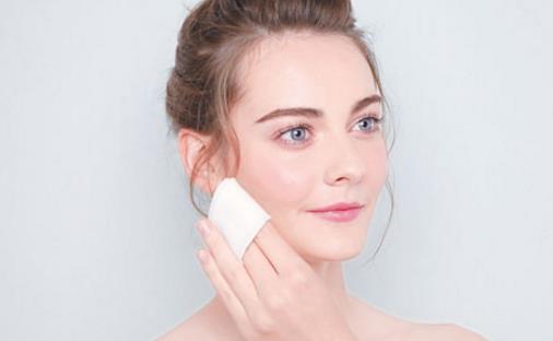 睡前保養(yǎng)護(hù)膚很重要 護(hù)理皮膚方面的小竅門