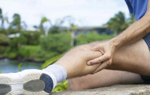 半夜睡覺突然被小腿抽筋疼醒 找到原因做到有效預防