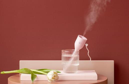 嘴唇容易脫皮是怎么回事 嘴唇干裂脫皮怎么辦