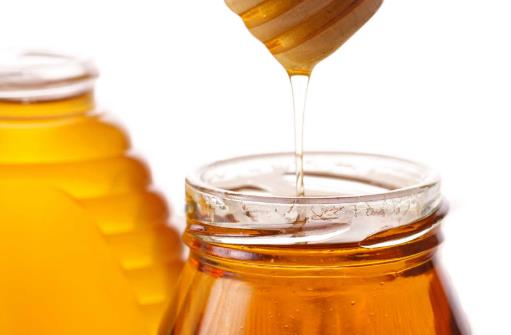 嘴唇容易脫皮是怎么回事 嘴唇干裂脫皮怎么辦