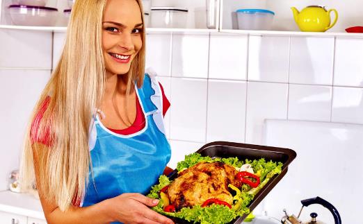 烤箱用久出現油漬臟亂 家庭烤箱的清洗方法