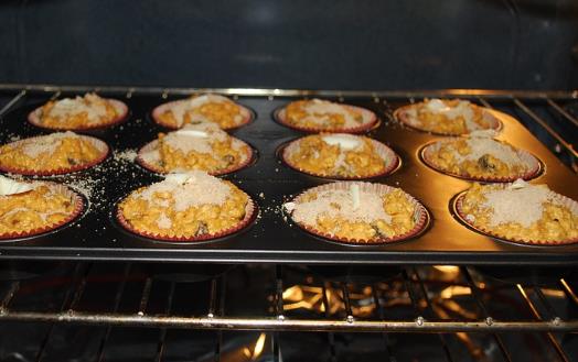 烤箱用久出現油漬臟亂 家庭烤箱的清洗方法